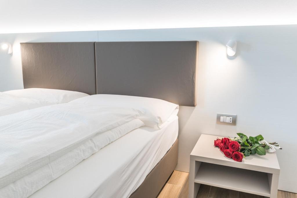 Albergo Garni Francesco Torbole Sul Garda Zewnętrze zdjęcie