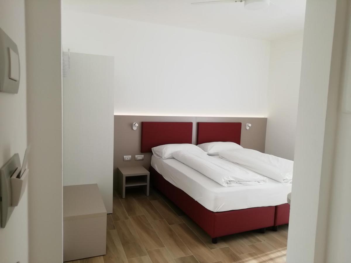 Albergo Garni Francesco Torbole Sul Garda Zewnętrze zdjęcie