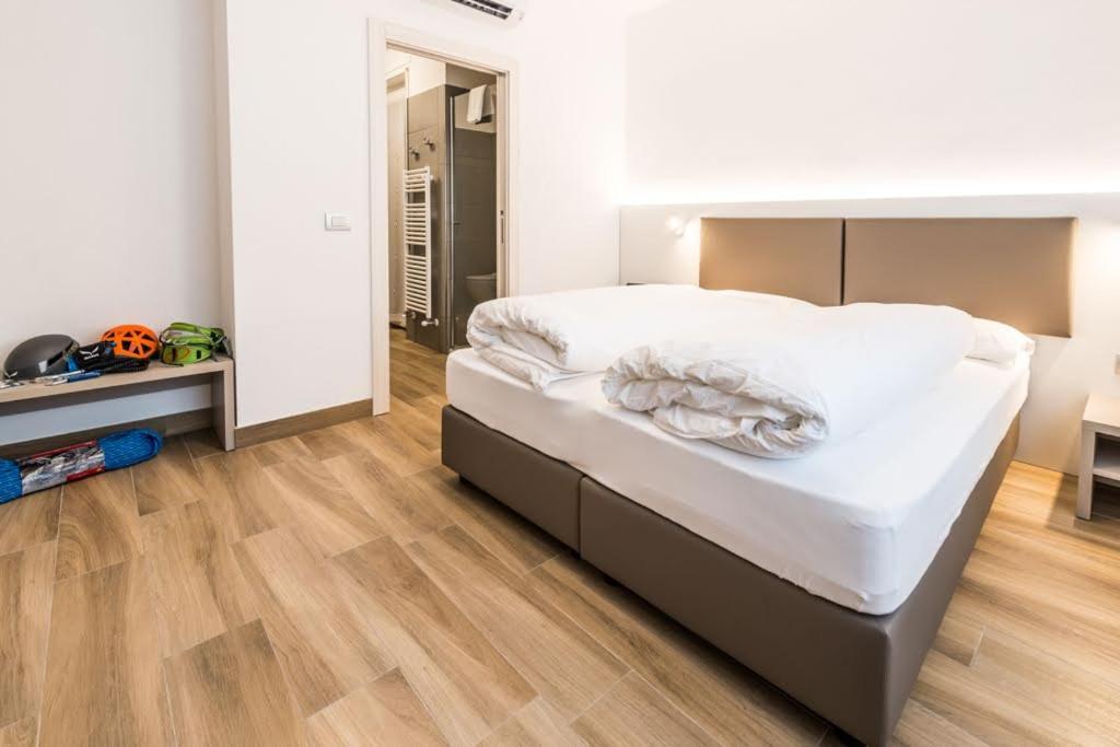 Albergo Garni Francesco Torbole Sul Garda Zewnętrze zdjęcie