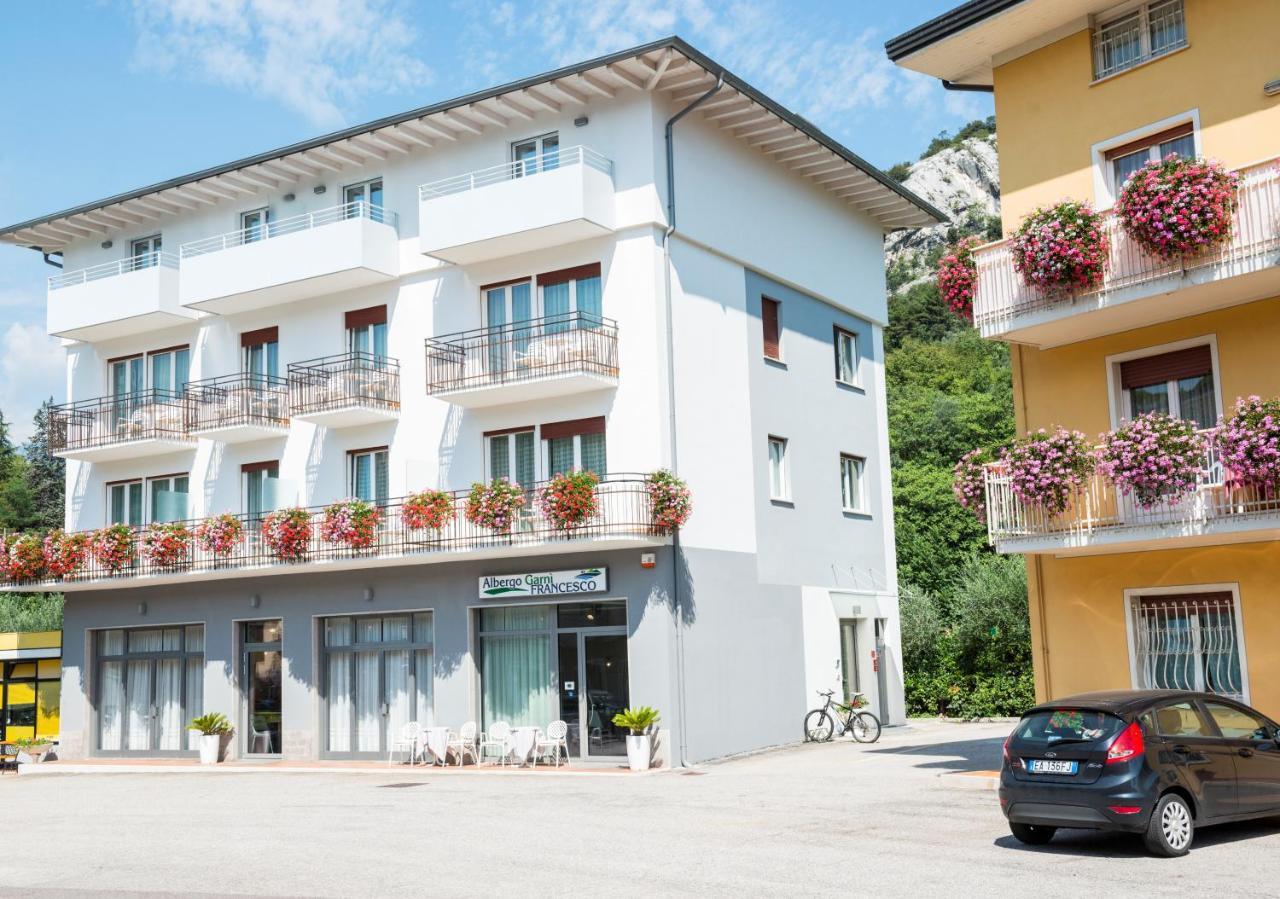 Albergo Garni Francesco Torbole Sul Garda Zewnętrze zdjęcie