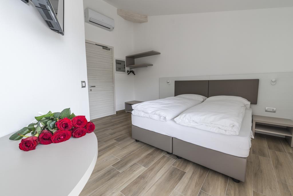 Albergo Garni Francesco Torbole Sul Garda Zewnętrze zdjęcie