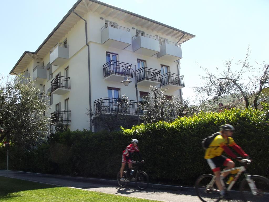 Albergo Garni Francesco Torbole Sul Garda Zewnętrze zdjęcie